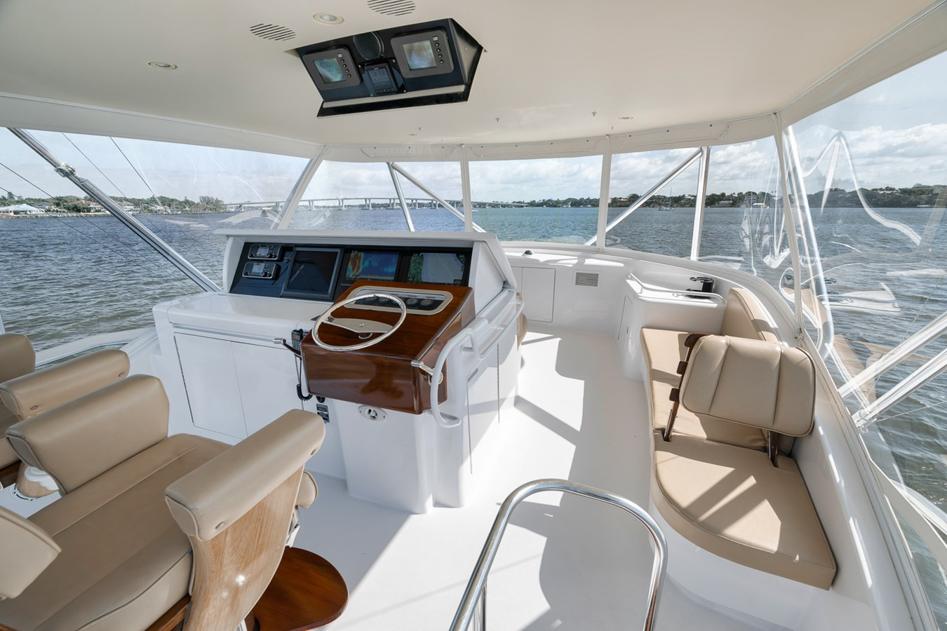 https://arconyachts.ams3.digitaloceanspaces.com/116319/conversions/large_4653067-optimize.jpg