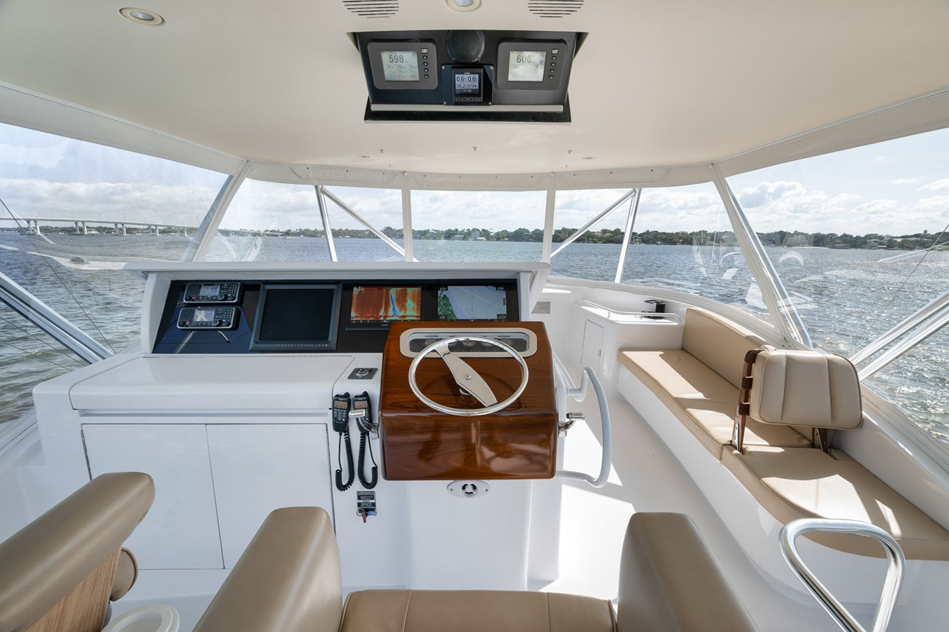 https://arconyachts.ams3.digitaloceanspaces.com/116322/conversions/large_4653066-optimize.jpg