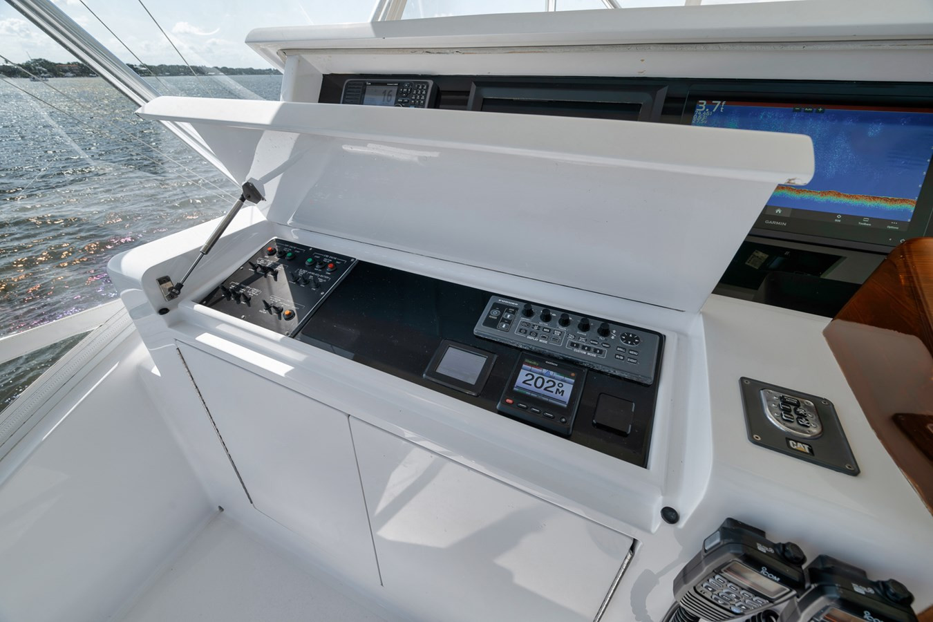 https://arconyachts.ams3.digitaloceanspaces.com/116331/conversions/large_4653074-optimize.jpg