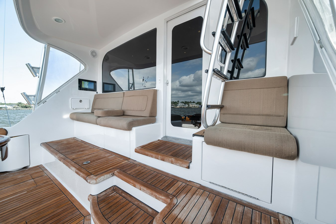 https://arconyachts.ams3.digitaloceanspaces.com/116350/conversions/large_4653061-optimize.jpg