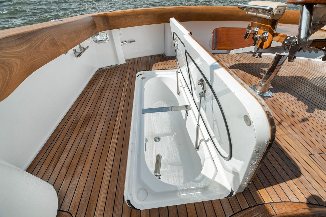 https://arconyachts.ams3.digitaloceanspaces.com/116358/conversions/large_4653059-optimize.jpg
