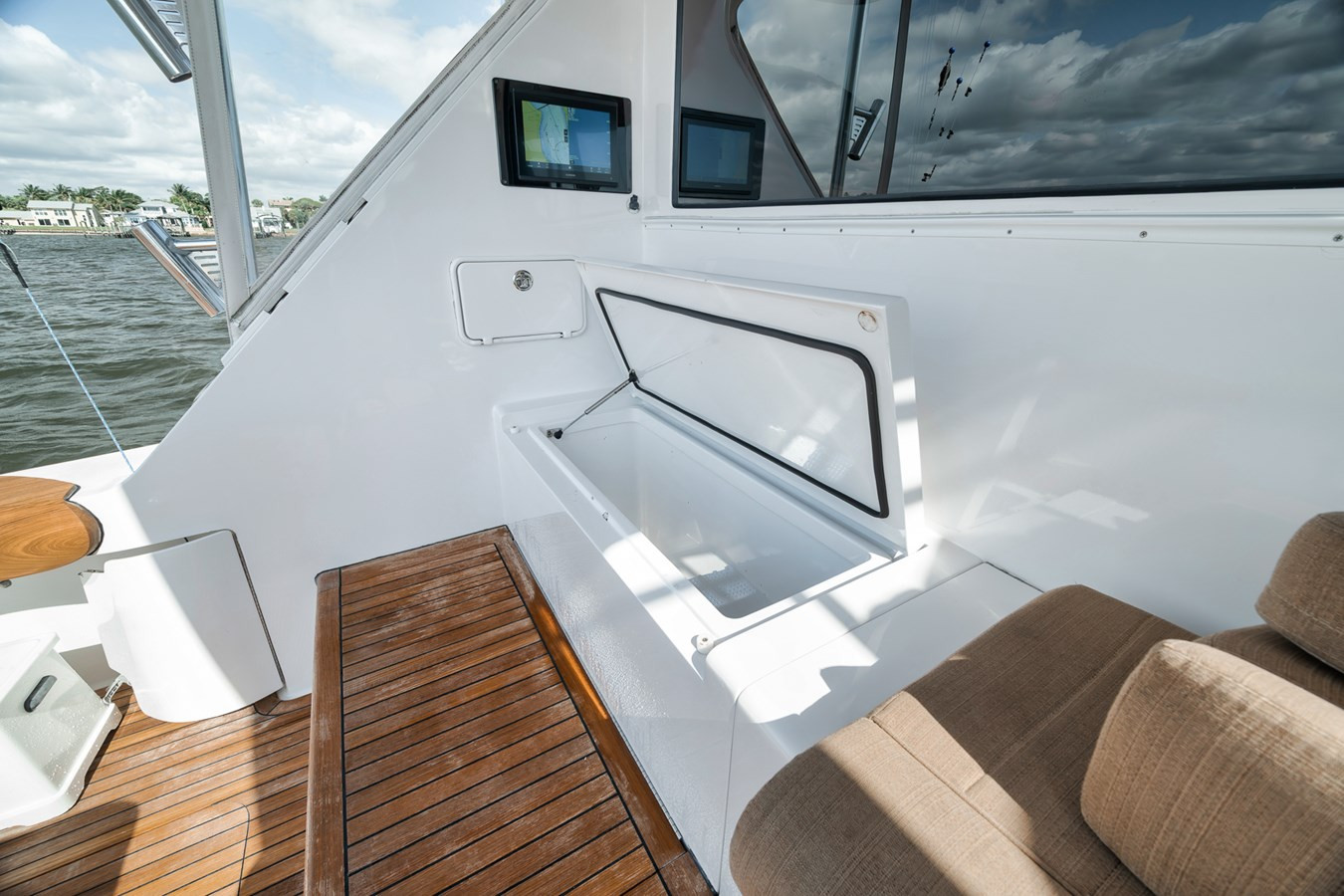 https://arconyachts.ams3.digitaloceanspaces.com/116360/conversions/large_4653060-optimize.jpg