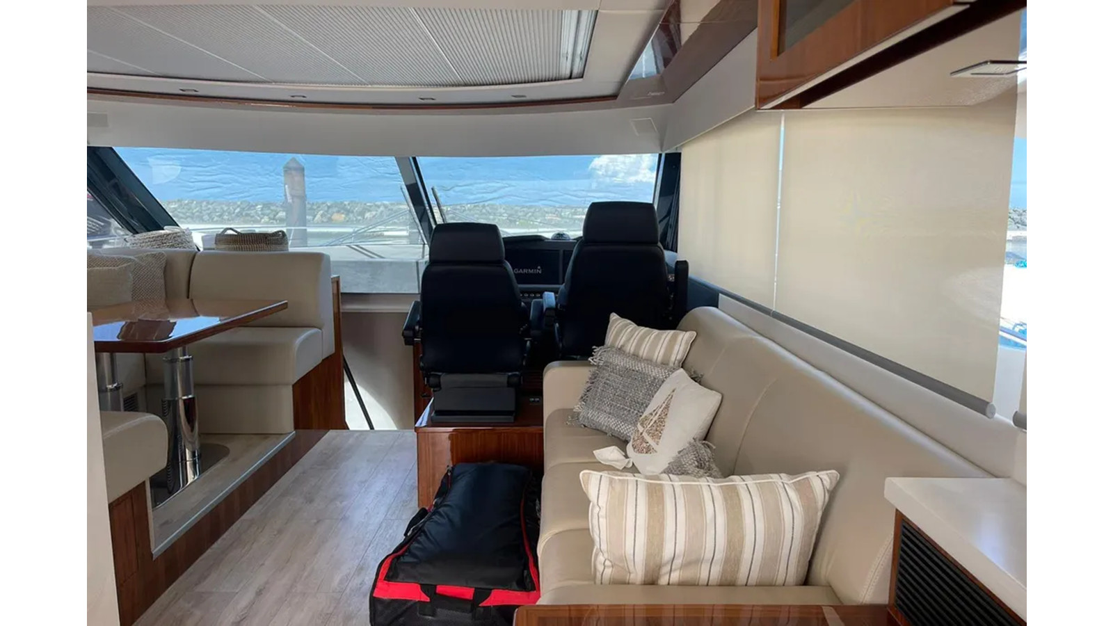 https://arconyachts.ams3.digitaloceanspaces.com/116403/conversions/large_4715908-optimize.jpg