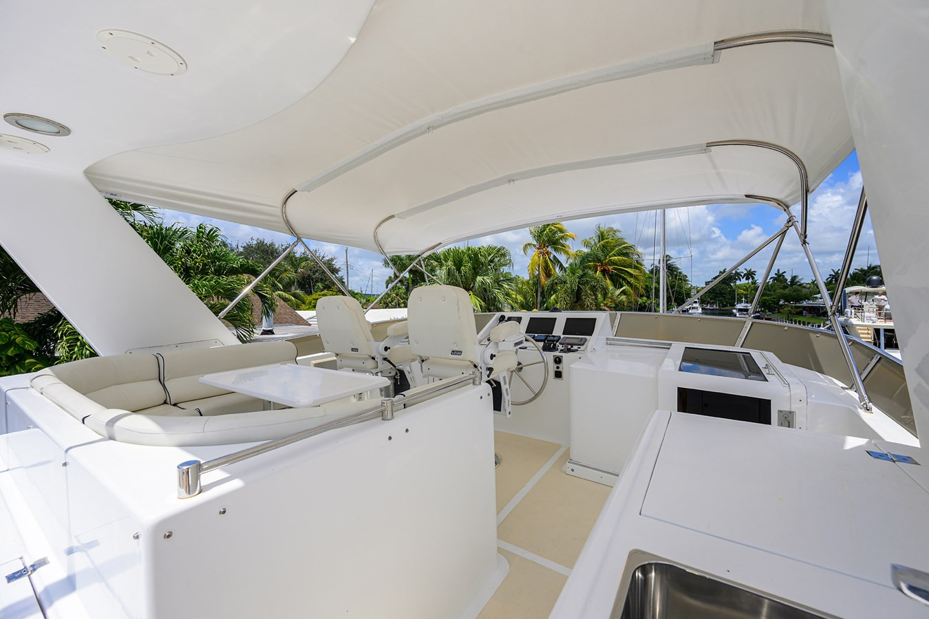 https://arconyachts.ams3.digitaloceanspaces.com/116442/conversions/large_4705472-optimize.jpg