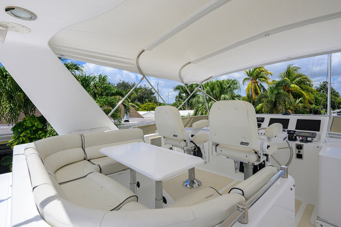 https://arconyachts.ams3.digitaloceanspaces.com/116445/conversions/large_4705473-optimize.jpg