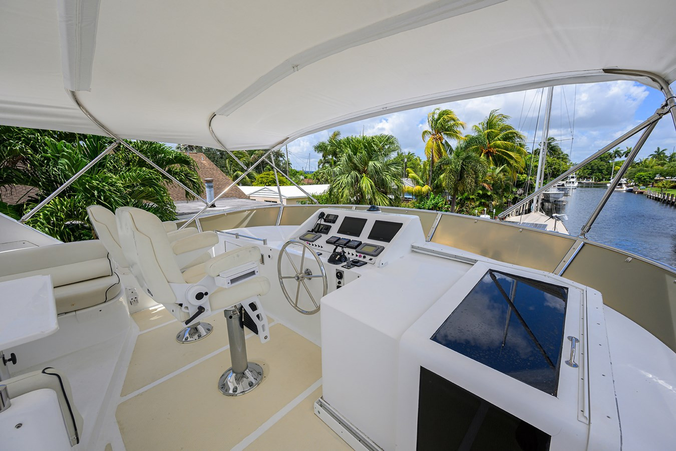 https://arconyachts.ams3.digitaloceanspaces.com/116448/conversions/large_4705474-optimize.jpg