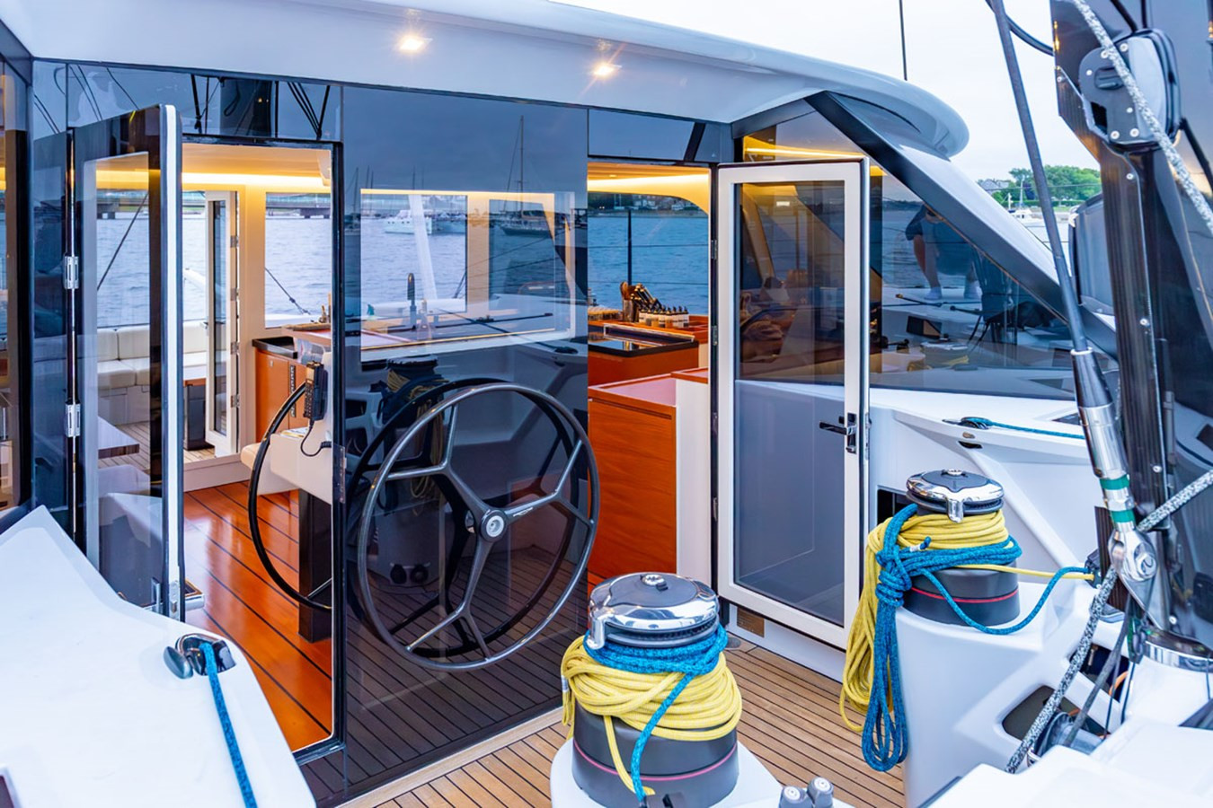 https://arconyachts.ams3.digitaloceanspaces.com/116546/conversions/large_4725342-optimize.jpg