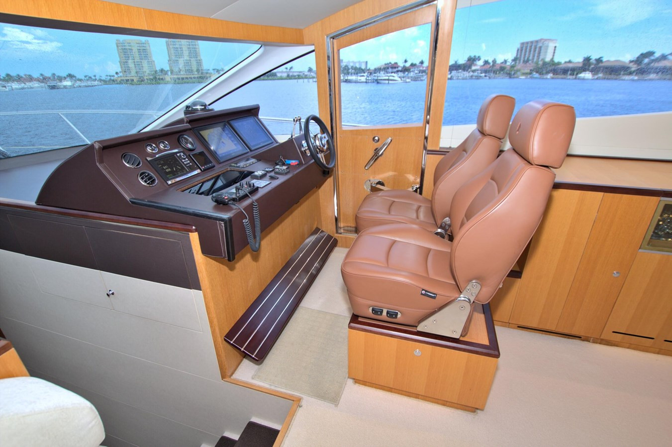 https://arconyachts.ams3.digitaloceanspaces.com/116554/conversions/large_4717878-optimize.jpg