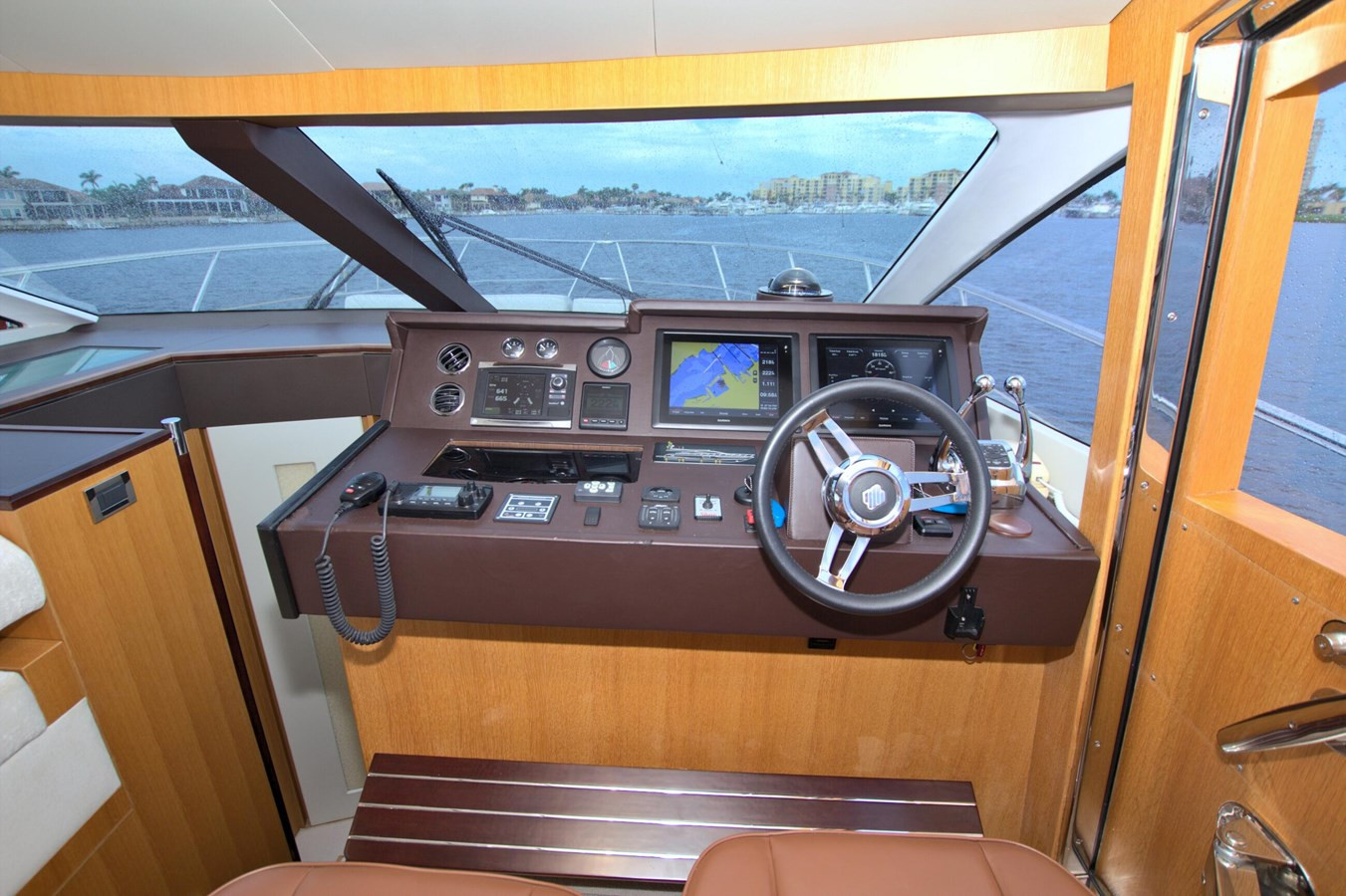 https://arconyachts.ams3.digitaloceanspaces.com/116562/conversions/large_4717881-optimize.jpg