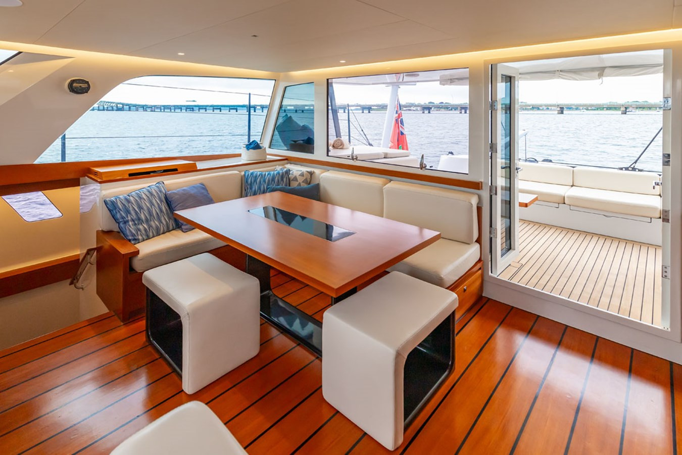 https://arconyachts.ams3.digitaloceanspaces.com/116572/conversions/large_4725362-optimize.jpg