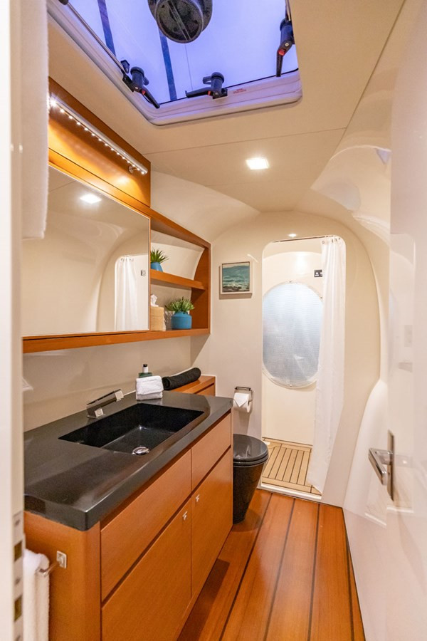https://arconyachts.ams3.digitaloceanspaces.com/116584/conversions/large_4725358-optimize.jpg