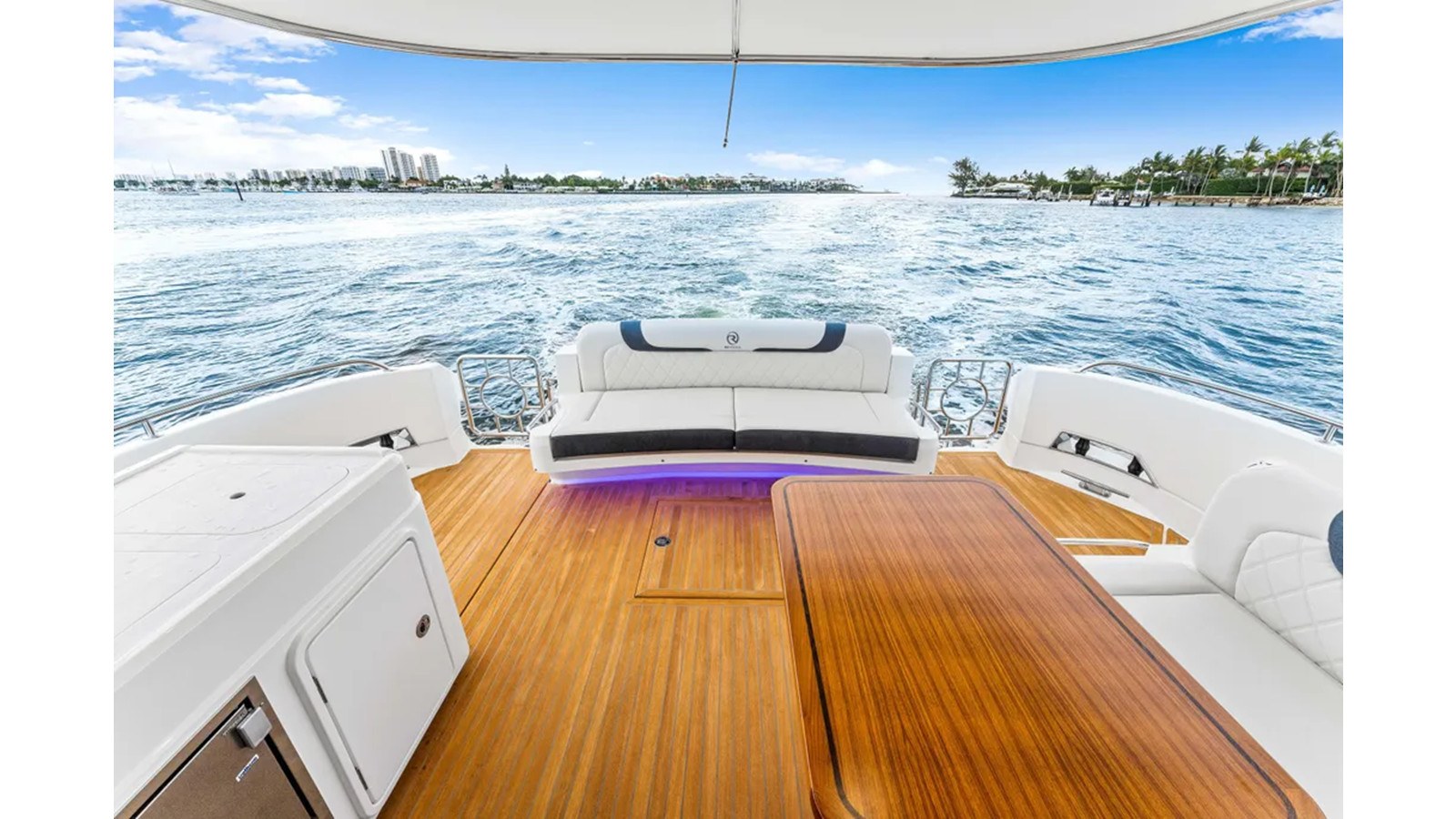 https://arconyachts.ams3.digitaloceanspaces.com/116591/conversions/large_4730920-optimize.jpg