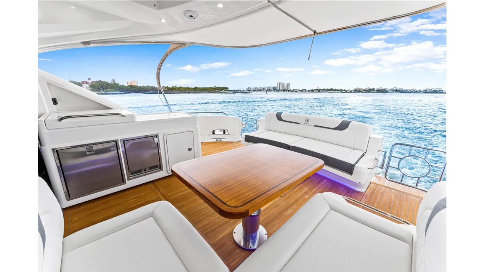 https://arconyachts.ams3.digitaloceanspaces.com/116602/conversions/large_4730923-optimize.jpg