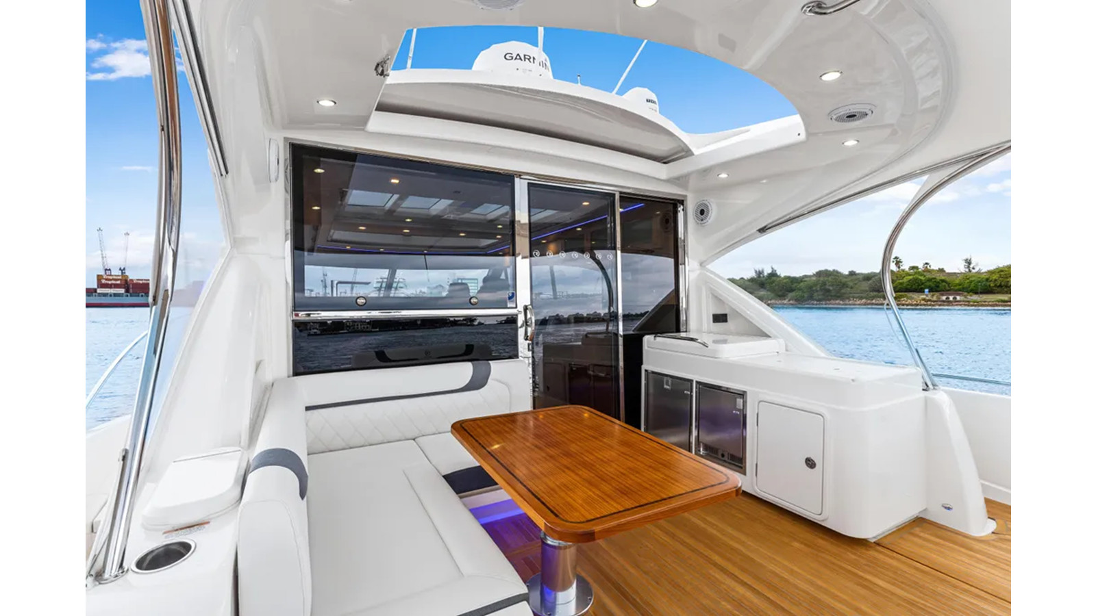 https://arconyachts.ams3.digitaloceanspaces.com/116609/conversions/large_4730925-optimize.jpg