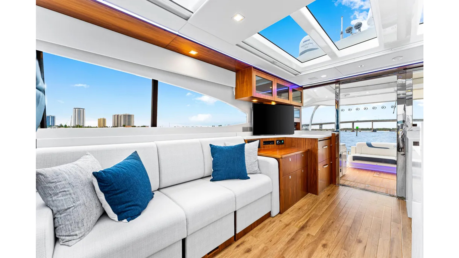 https://arconyachts.ams3.digitaloceanspaces.com/116619/conversions/large_4730929-optimize.jpg