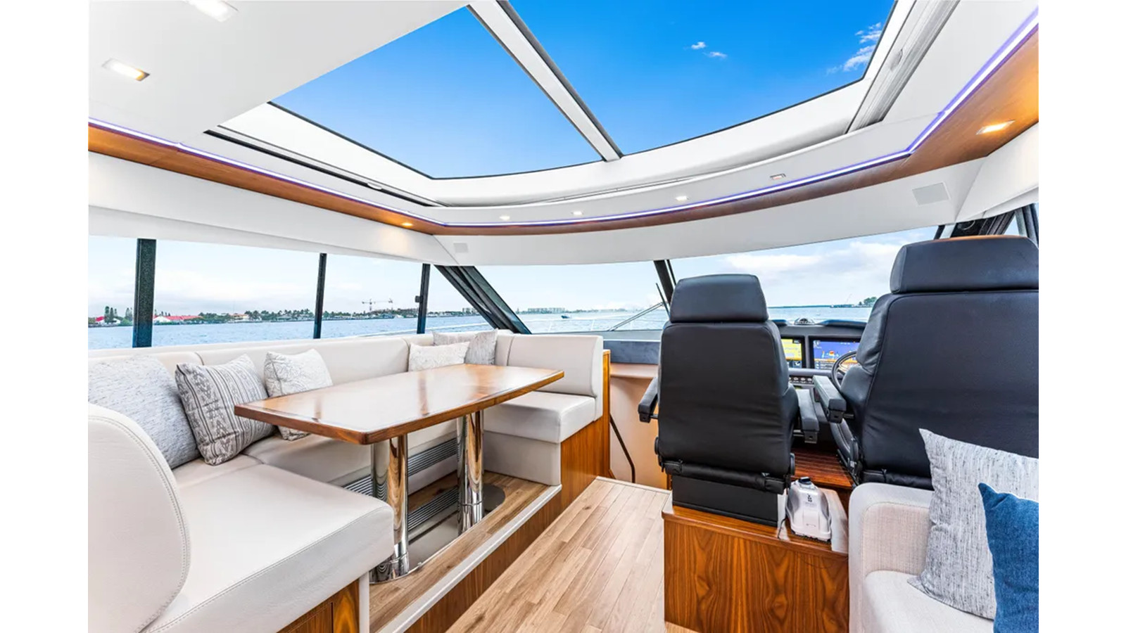 https://arconyachts.ams3.digitaloceanspaces.com/116623/conversions/large_4730930-optimize.jpg