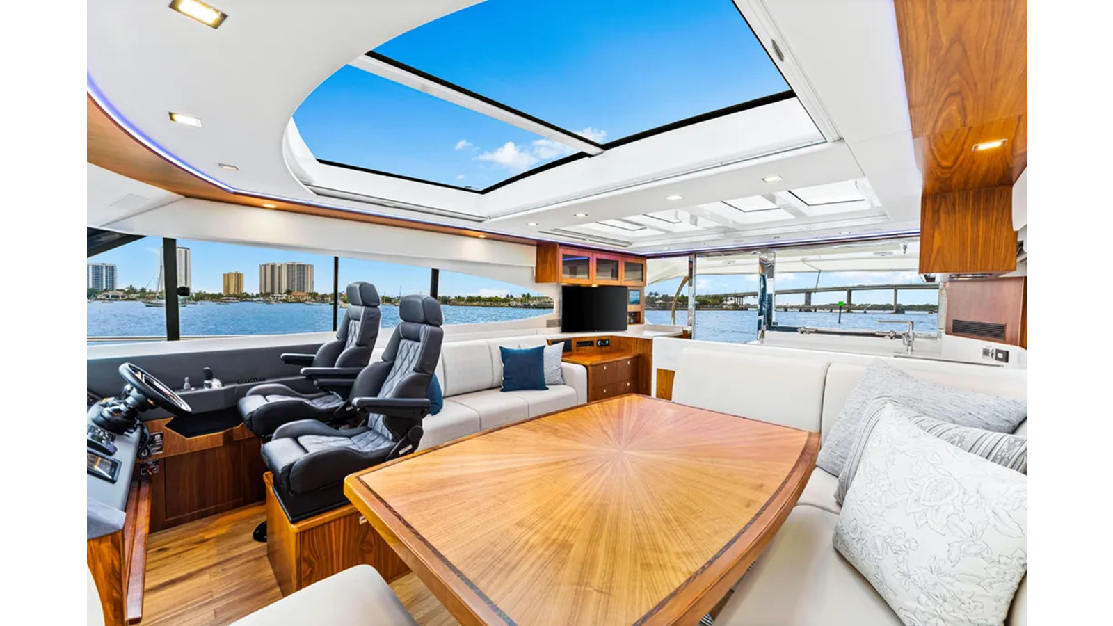 https://arconyachts.ams3.digitaloceanspaces.com/116628/conversions/large_4730932-optimize.jpg