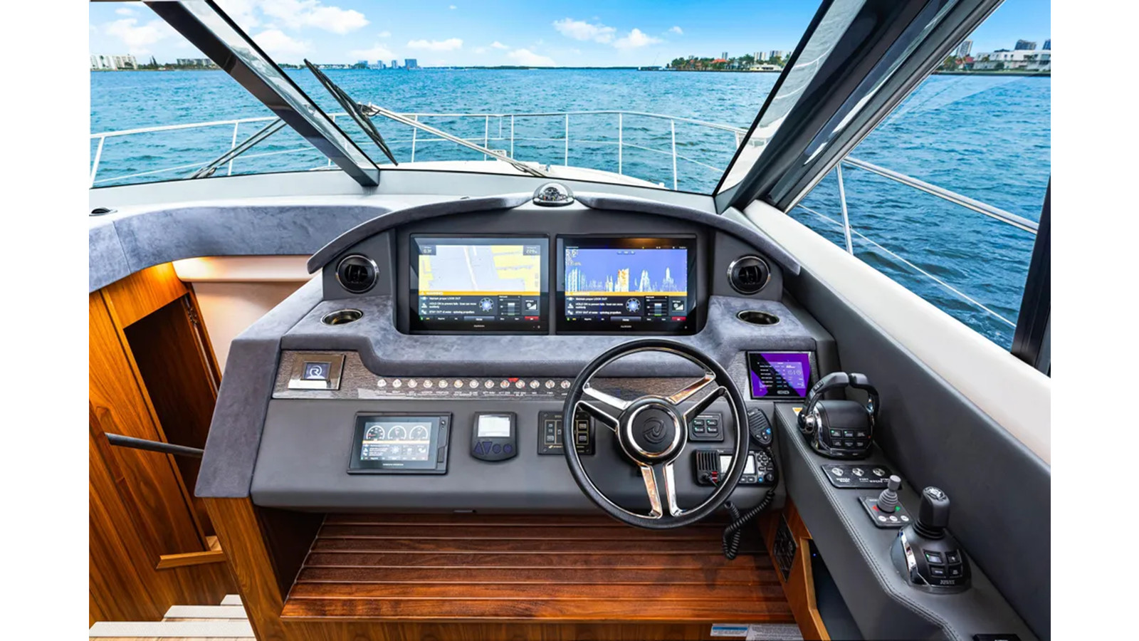 https://arconyachts.ams3.digitaloceanspaces.com/116631/conversions/large_4730933-optimize.jpg