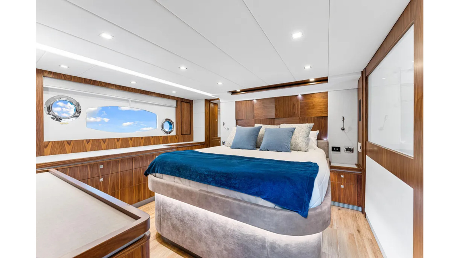 https://arconyachts.ams3.digitaloceanspaces.com/116645/conversions/large_4730937-optimize.jpg