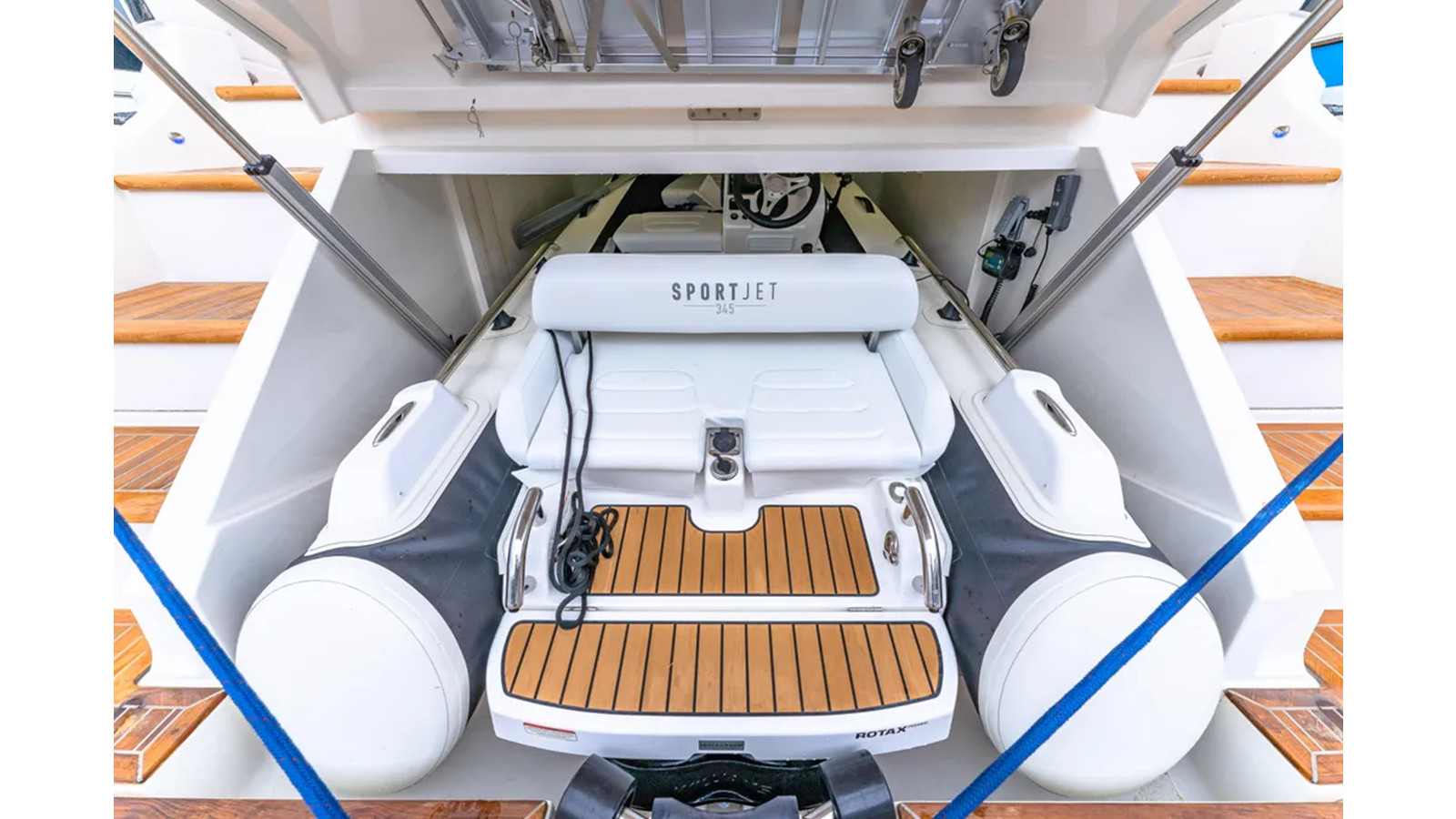 https://arconyachts.ams3.digitaloceanspaces.com/116726/conversions/large_4730961-optimize.jpg