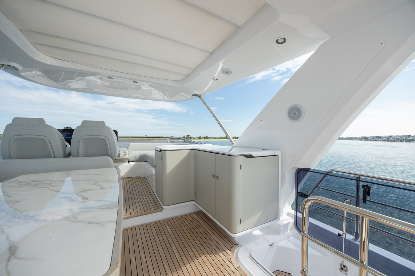 https://arconyachts.ams3.digitaloceanspaces.com/116790/conversions/large_4764729-optimize.jpg