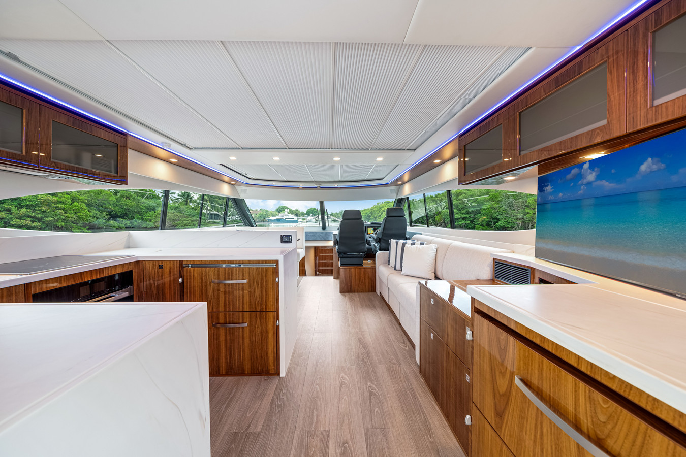 https://arconyachts.ams3.digitaloceanspaces.com/116795/conversions/large_4839241-optimize.jpg