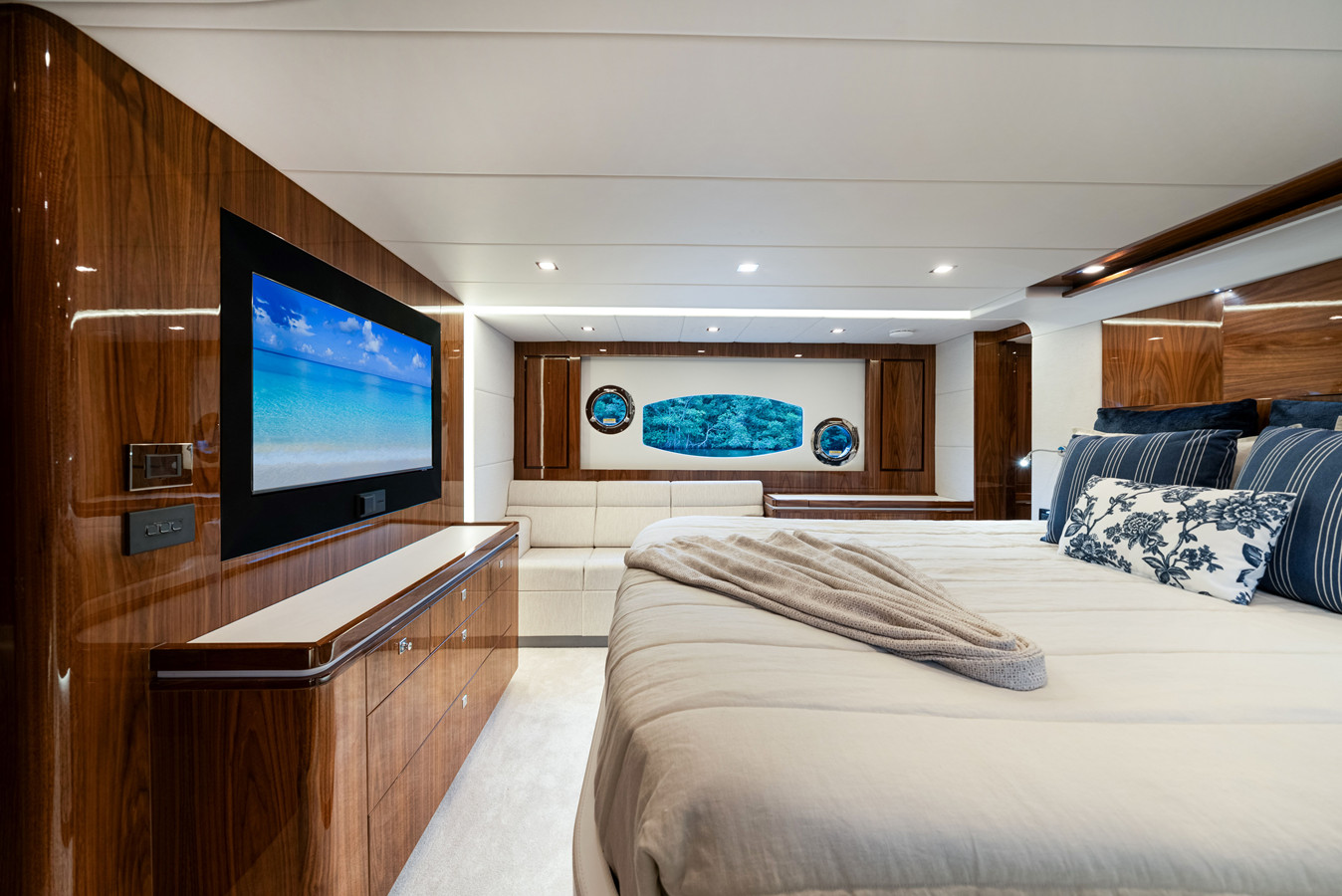 https://arconyachts.ams3.digitaloceanspaces.com/116840/conversions/large_4839285-optimize.jpg