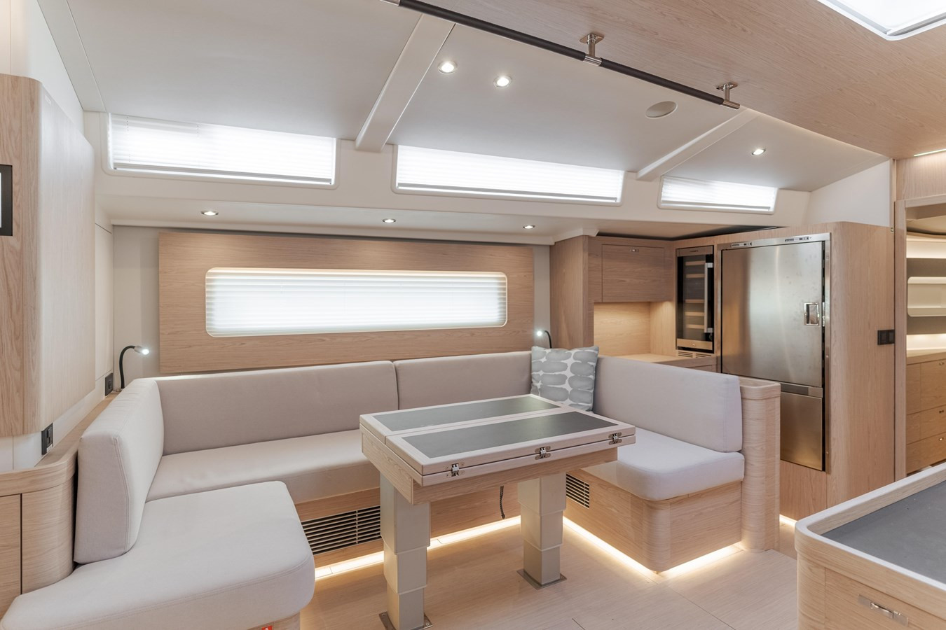 https://arconyachts.ams3.digitaloceanspaces.com/116892/conversions/large_4858476-optimize.jpg