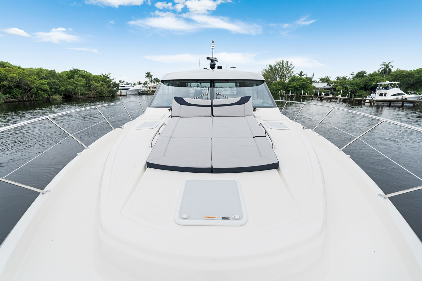 https://arconyachts.ams3.digitaloceanspaces.com/116909/conversions/large_4839324-optimize.jpg