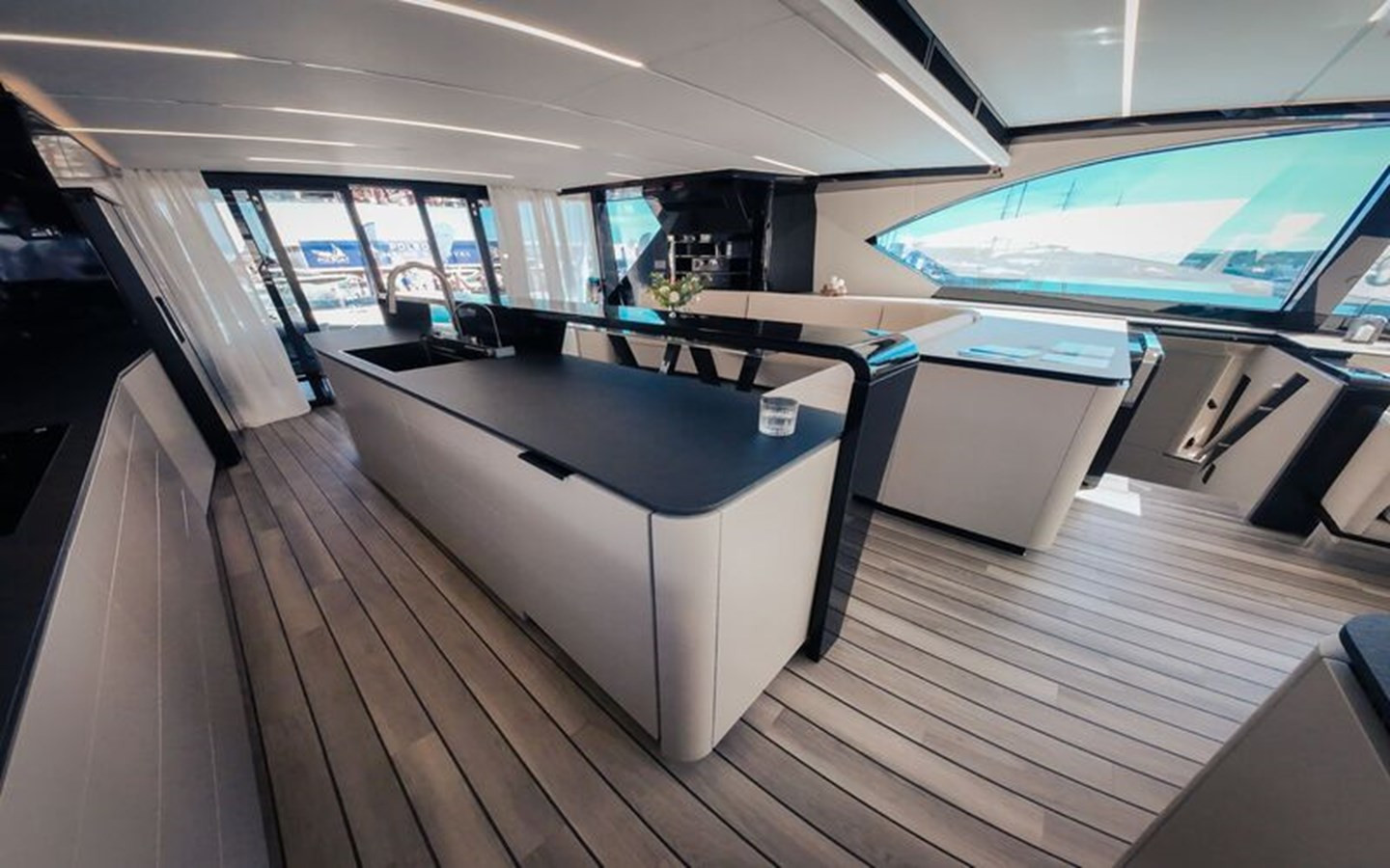 https://arconyachts.ams3.digitaloceanspaces.com/116930/conversions/large_4726224-optimize.jpg