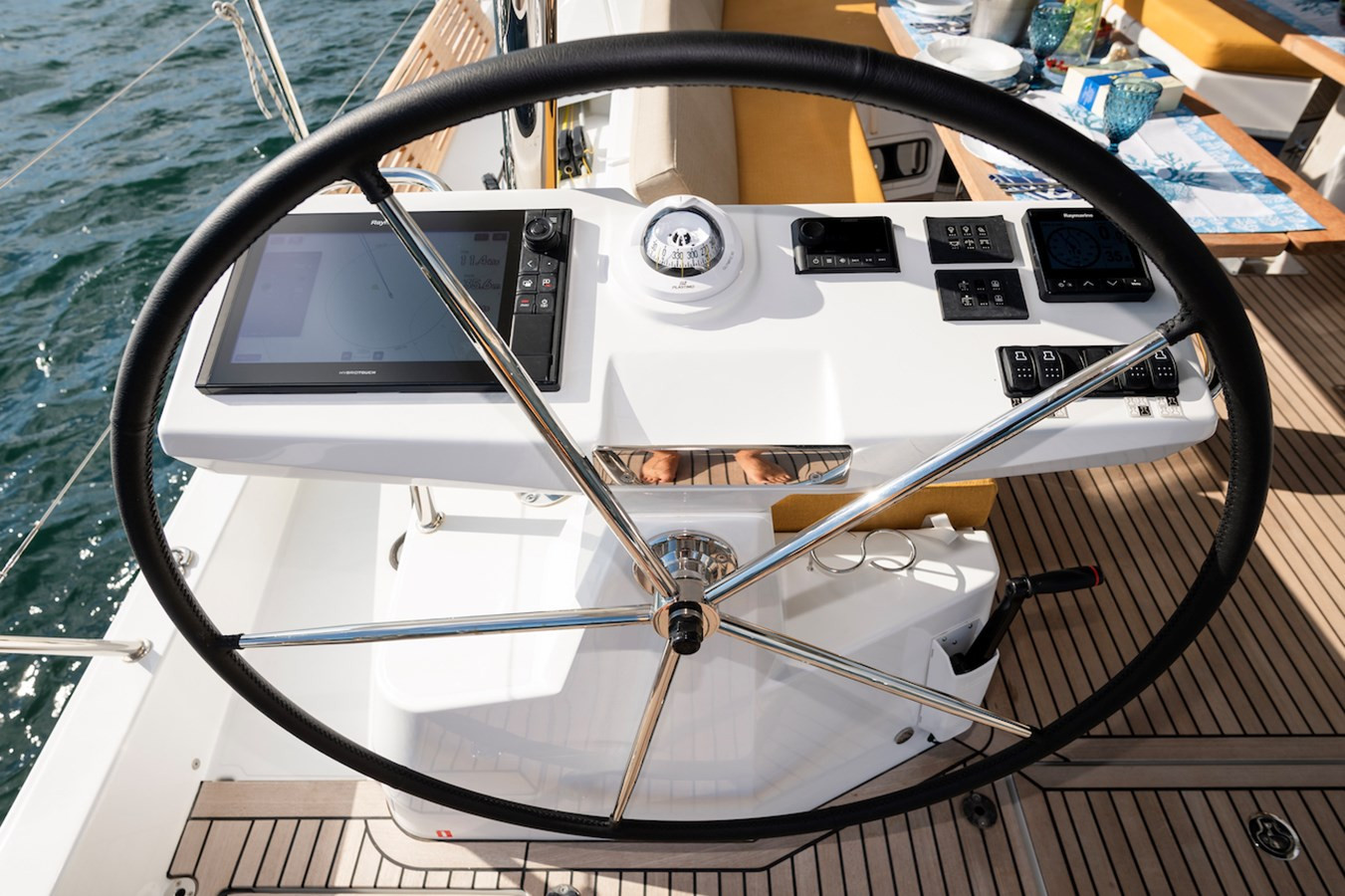 https://arconyachts.ams3.digitaloceanspaces.com/116962/conversions/large_4379519-optimize.jpg