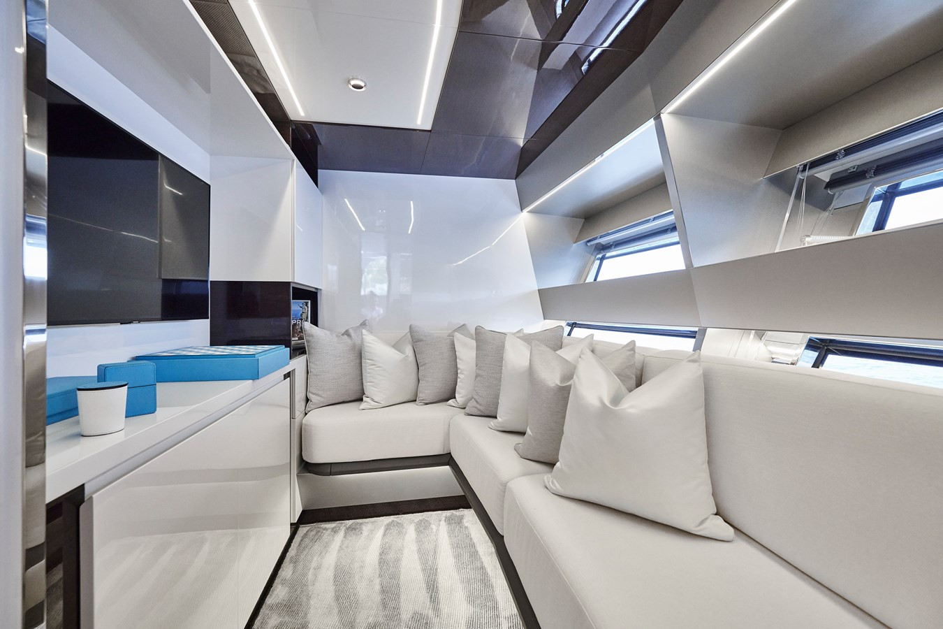 https://arconyachts.ams3.digitaloceanspaces.com/116982/conversions/large_4441965-optimize.jpg