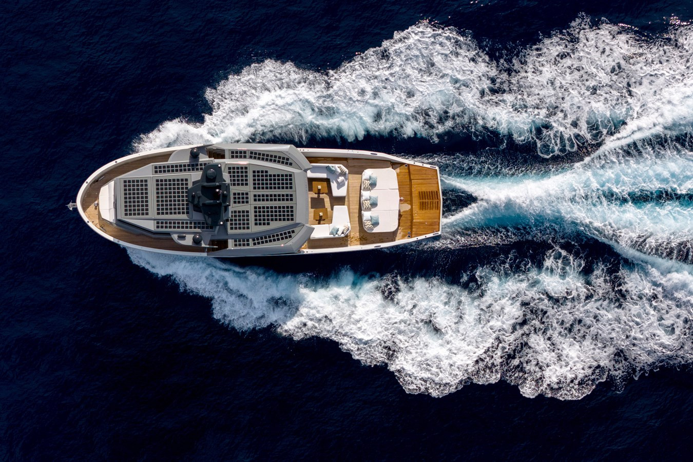 https://arconyachts.ams3.digitaloceanspaces.com/116992/conversions/large_4441968-optimize.jpg