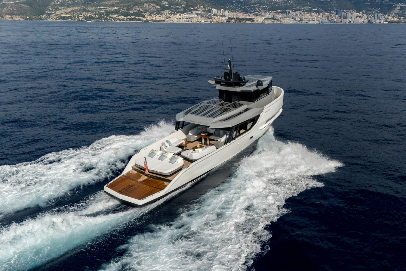 https://arconyachts.ams3.digitaloceanspaces.com/117010/conversions/large_4441975-optimize.jpg