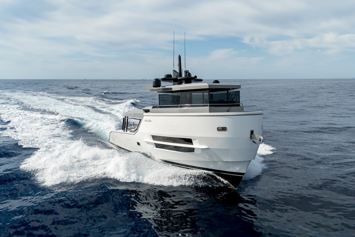 https://arconyachts.ams3.digitaloceanspaces.com/117013/conversions/large_4441976-optimize.jpg