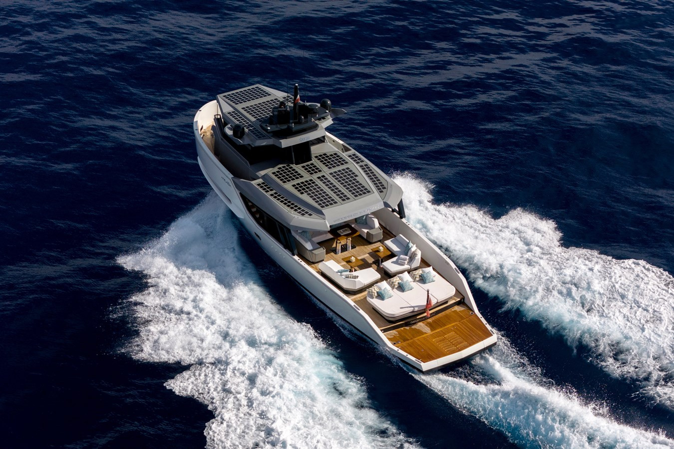 https://arconyachts.ams3.digitaloceanspaces.com/117023/conversions/large_4441979-optimize.jpg