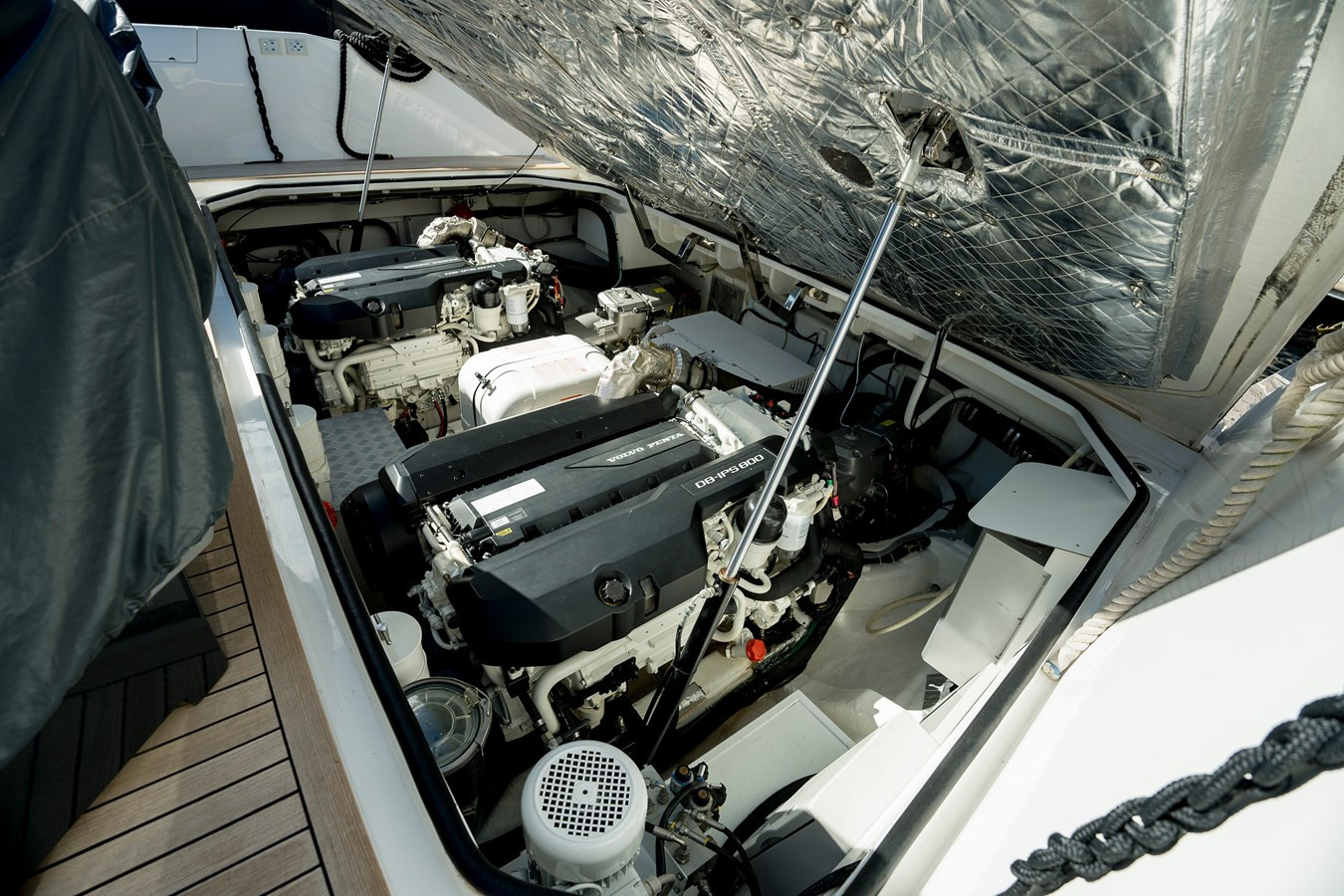 https://arconyachts.ams3.digitaloceanspaces.com/117032/conversions/large_4441982-optimize.jpg
