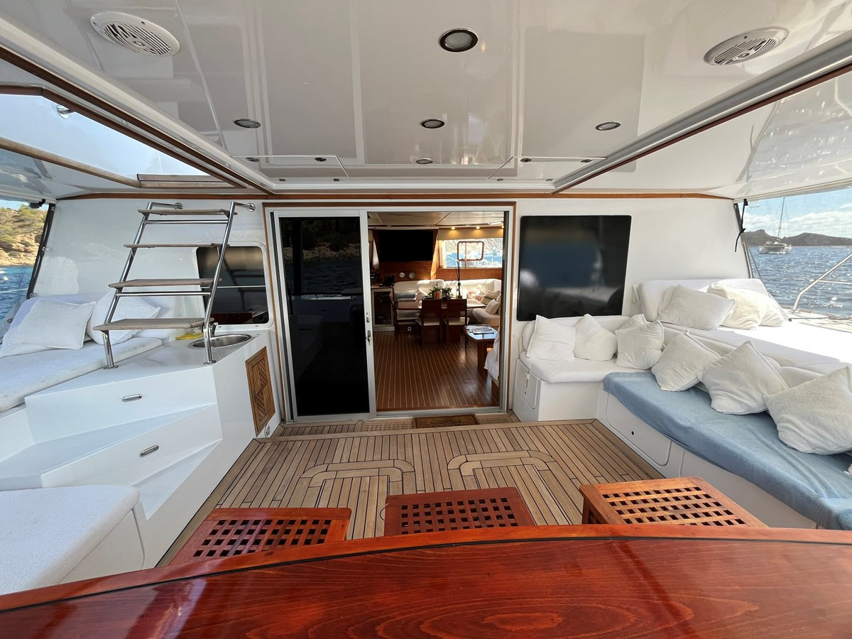 https://arconyachts.ams3.digitaloceanspaces.com/117038/conversions/large_4810381-optimize.jpg