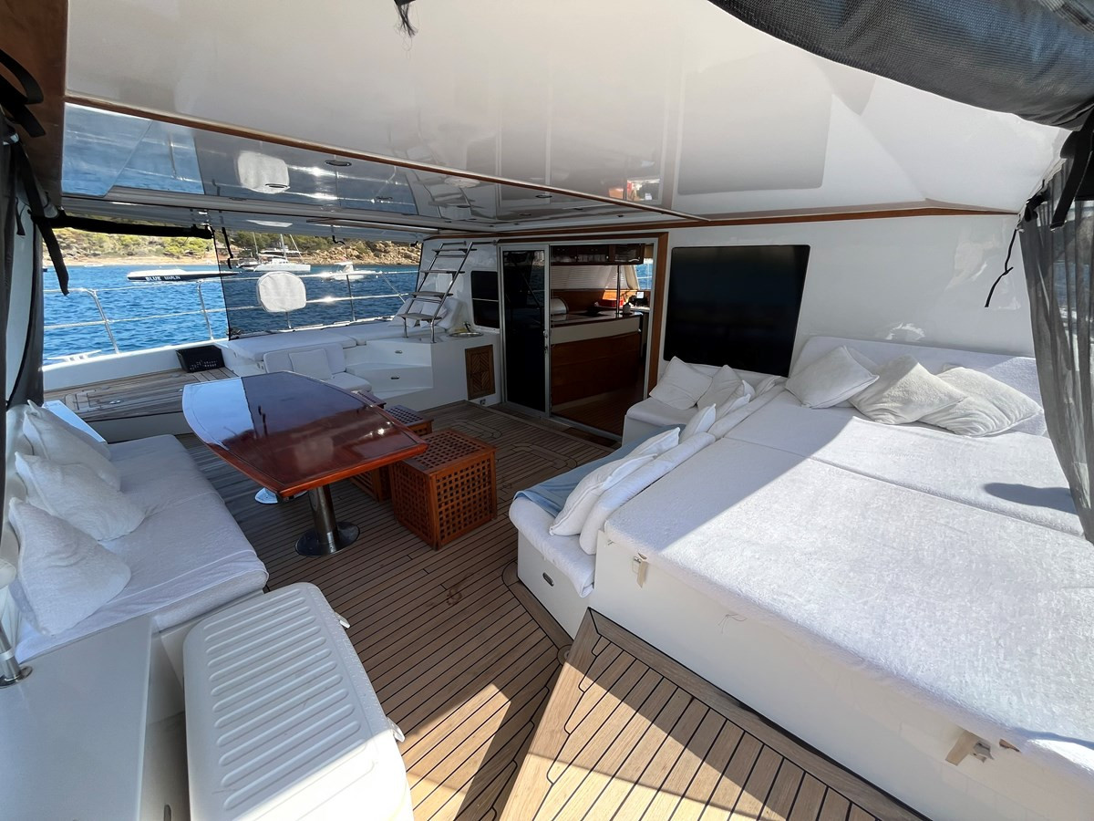 https://arconyachts.ams3.digitaloceanspaces.com/117040/conversions/large_4810382-optimize.jpg