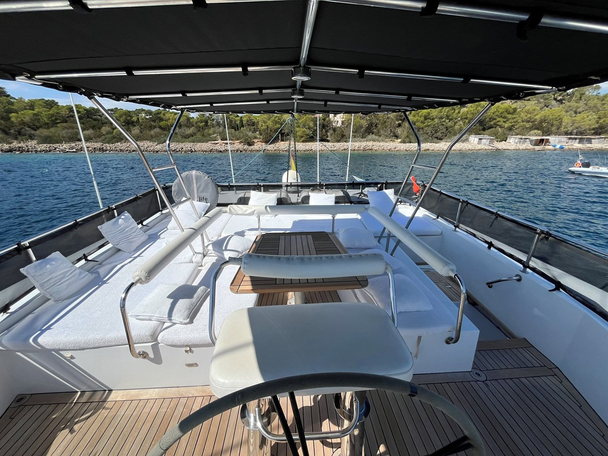 https://arconyachts.ams3.digitaloceanspaces.com/117047/conversions/large_4810370-optimize.jpg