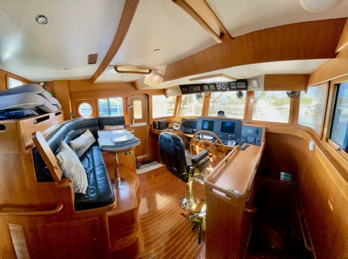 https://arconyachts.ams3.digitaloceanspaces.com/117054/conversions/large_4148539-optimize.jpg