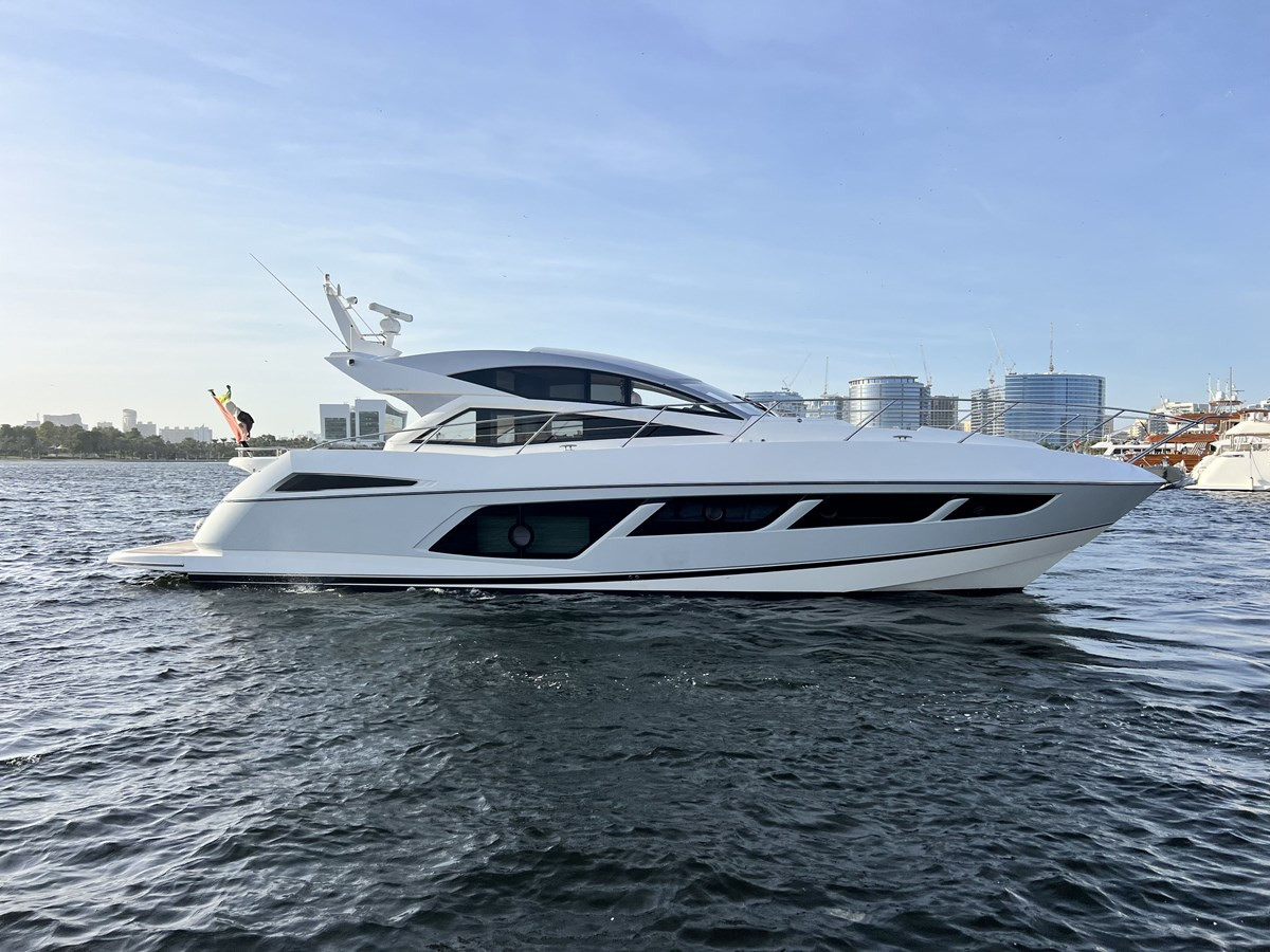 https://arconyachts.ams3.digitaloceanspaces.com/117087/conversions/large_4171293-optimize.jpg