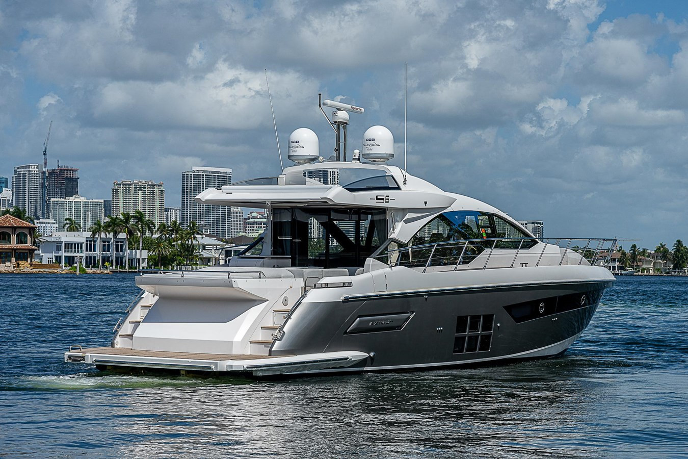 https://arconyachts.ams3.digitaloceanspaces.com/117098/conversions/large_4389273-optimize.jpg