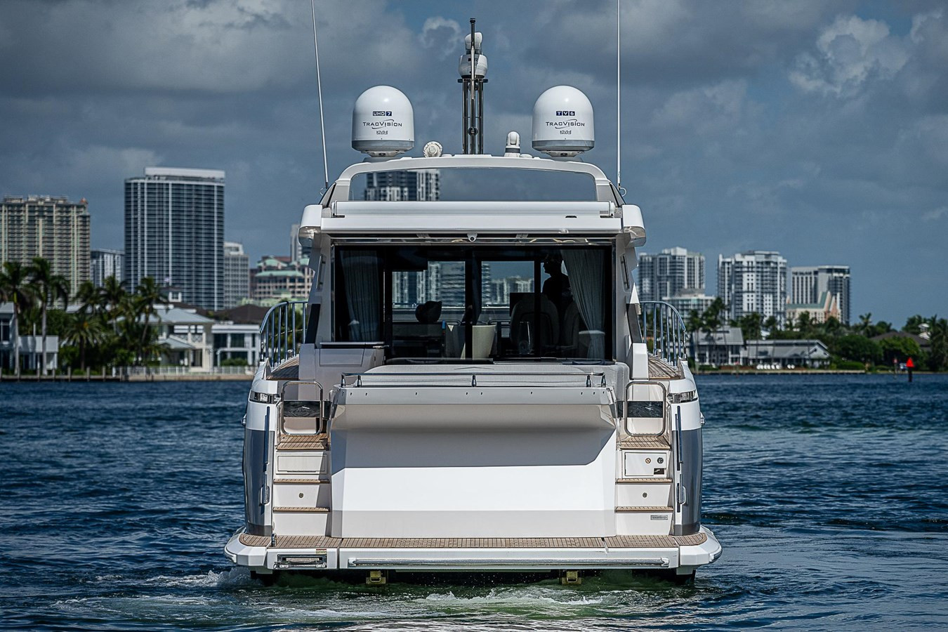 https://arconyachts.ams3.digitaloceanspaces.com/117101/conversions/large_4389274-optimize.jpg