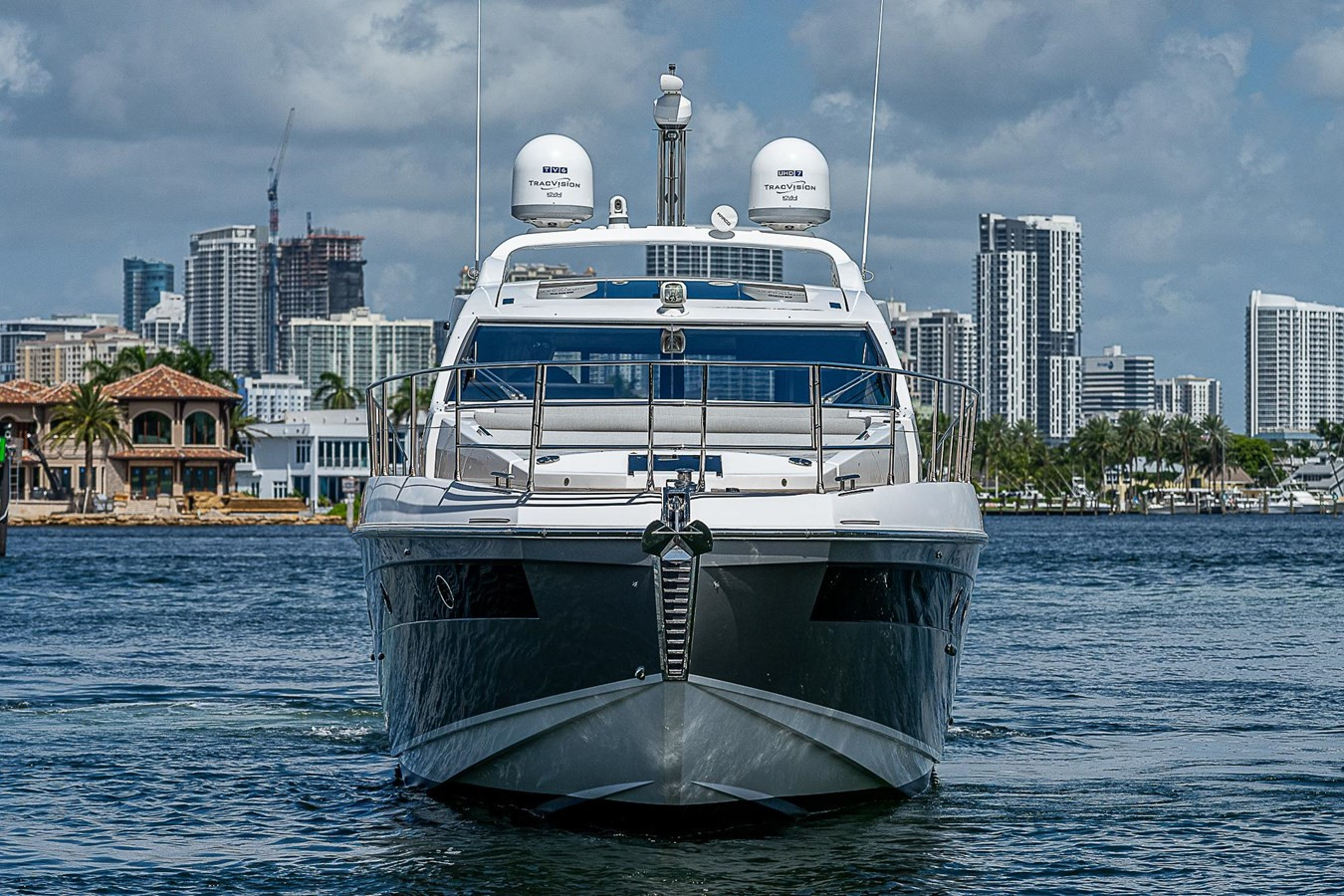 https://arconyachts.ams3.digitaloceanspaces.com/117110/conversions/large_4389277-optimize.jpg