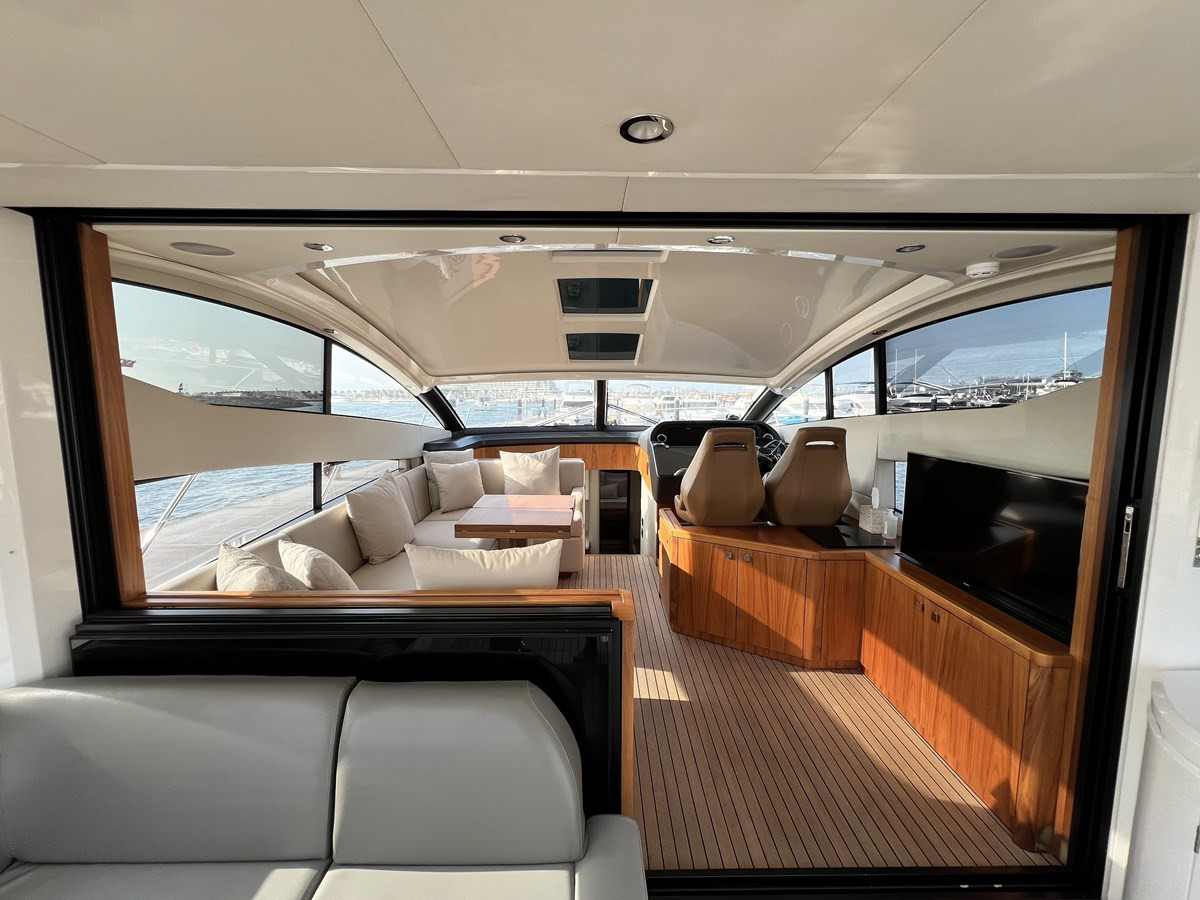 https://arconyachts.ams3.digitaloceanspaces.com/117120/conversions/large_4171310-optimize.jpg
