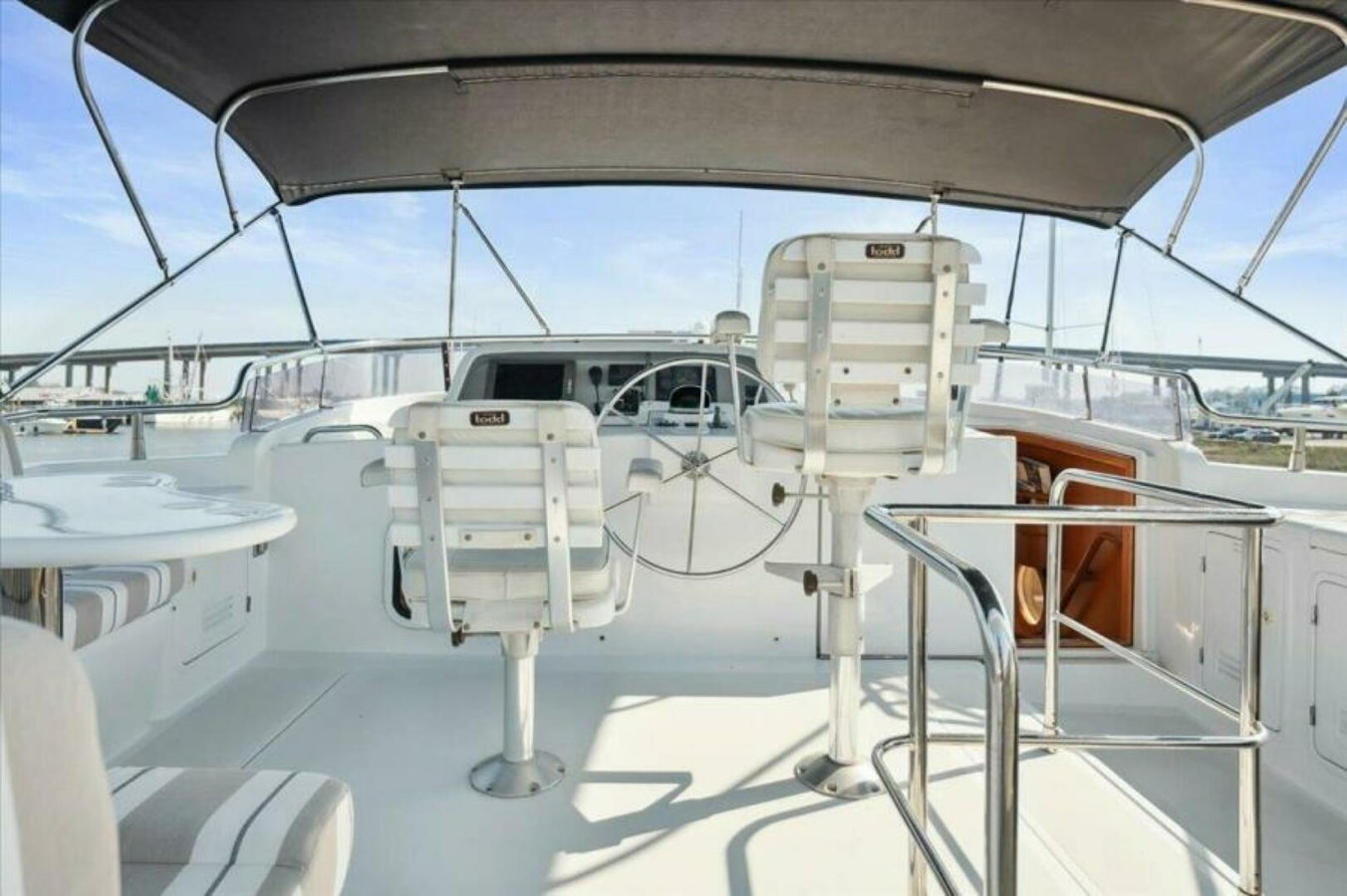https://arconyachts.ams3.digitaloceanspaces.com/117174/conversions/large_4855157-optimize.jpg