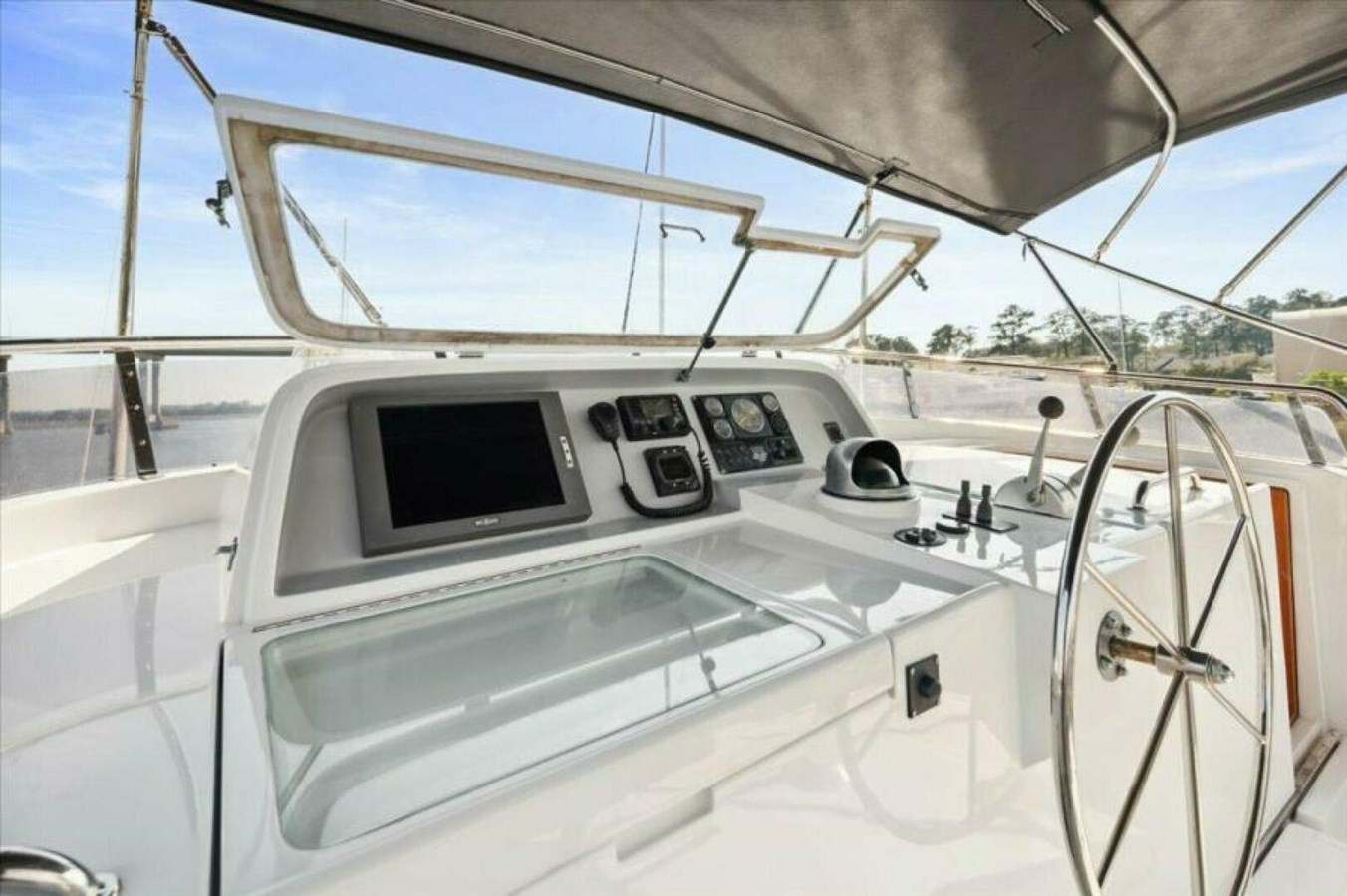 https://arconyachts.ams3.digitaloceanspaces.com/117180/conversions/large_4855159-optimize.jpg