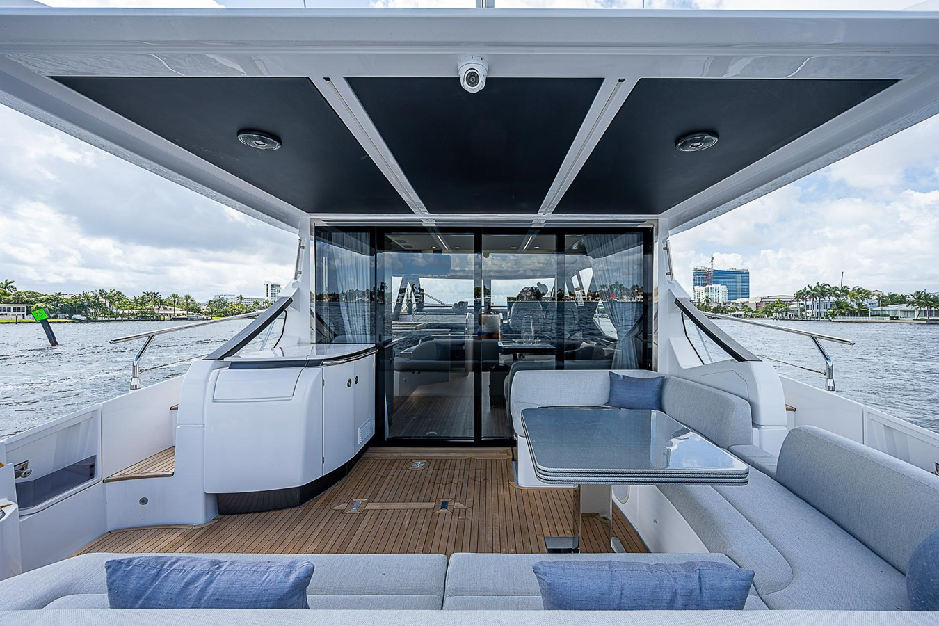 https://arconyachts.ams3.digitaloceanspaces.com/117195/conversions/large_4389305-optimize.jpg