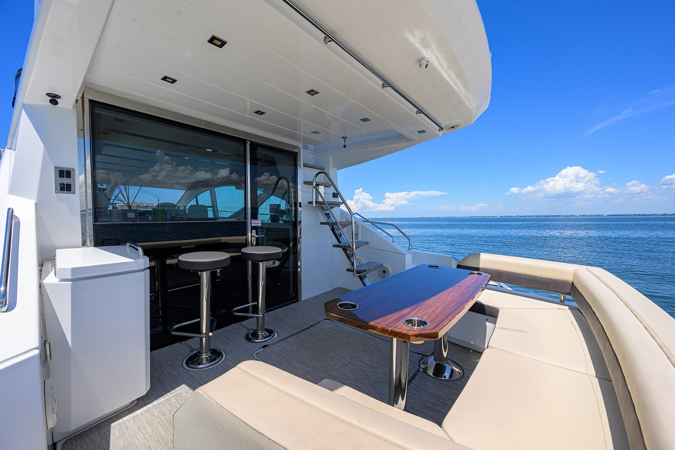 https://arconyachts.ams3.digitaloceanspaces.com/117196/conversions/large_4782854-optimize.jpg